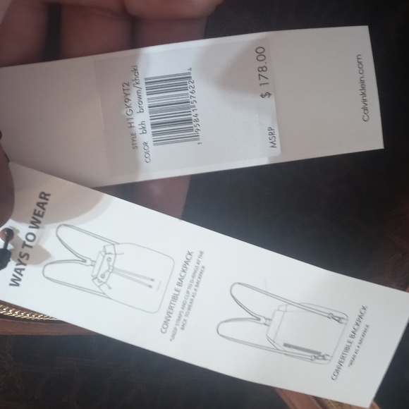 unisex convertable backpack/sling by calvin klein - Picture 2 of 5